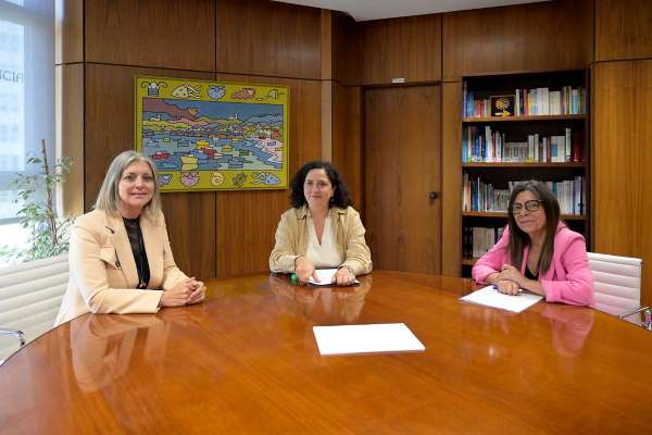 Belén do Campo se reúne con los representantes de los Administradores de Fincas para escuchar sus propuestas y para informar de las nuevas ayudas de la Xunta para construir nuevas viviendas de alquiler