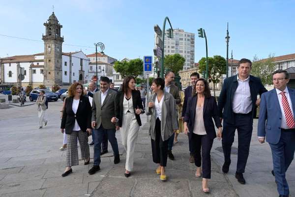 La conselleira M. Allegue visita Betanzos, donde se rehabilitarán hasta 40 viviendas al amparo del programa Barrios