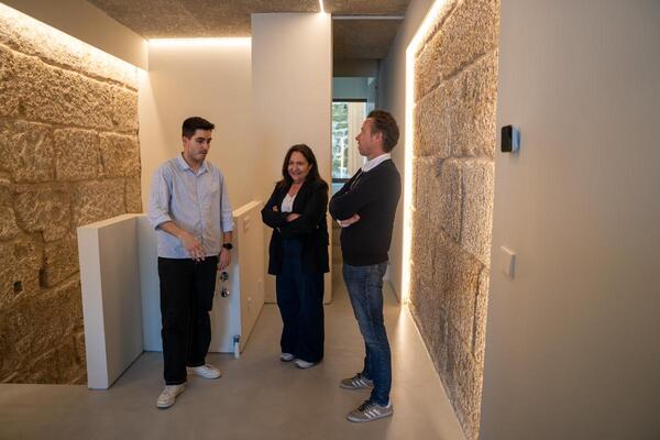 La Xunta entrega una nueva vivienda protegida rehabilitada por el Consorcio Casco Vello de Vigo en O Berbés