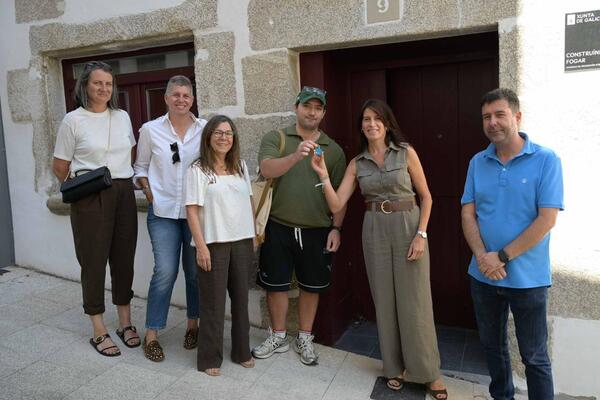 A Xunta entrega en alugueiro unha nova vivenda pública no centro histórico de Betanzos, froito dunha rehabilitación do Plan Rexurbe