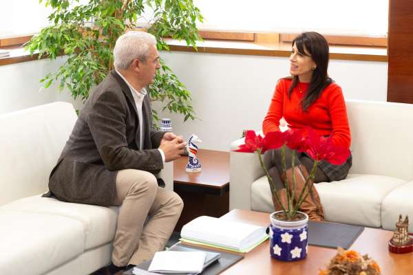 A conselleira de Vivenda e Planificación de Infraestruturas mantén unha reunión co alcalde do Pino