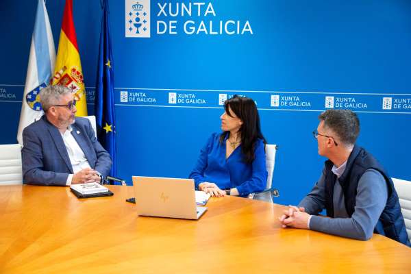 A conselleira María M. Allegue mantén unha reunión co alcalde de Ames