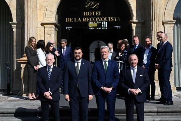 Rueda salienta no foro “Encontros no Eo” a importancia da colaboración público-privada para axudar a resolver a cuestión da vivenda