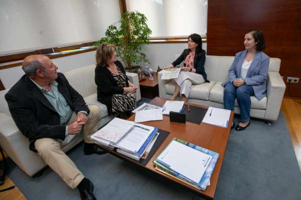 A conselleira de Vivenda e Planificación de Infraestruturas mantén unha reunión coa alcaldesa da Bola