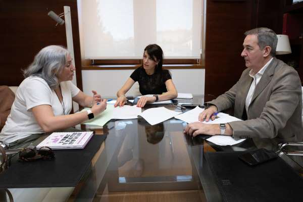 A conselleira de Vivenda e Planificación de Infraestruturas mantén un encontro de traballo coa alcaldesa de Guitiriz