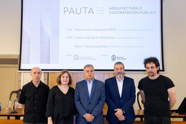 O secretario xeral de Vivenda, Heriberto García Porto, asiste á presentación da nova app do COAG dedicada a concursos de proxectos de arquitectura