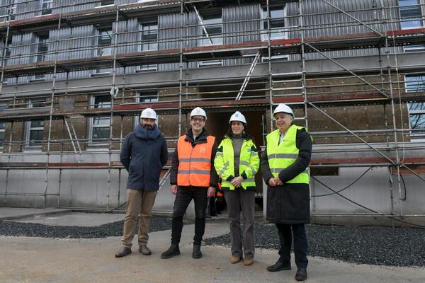 A conselleira Allegue avanza que a Xunta entregará este verán as primeiras 24 vivendas públicas en Lamas de Abade, en Santiago