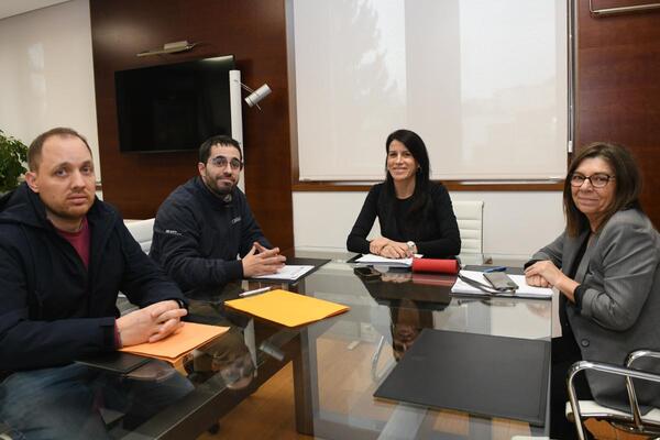 La conselleira María Martínez Allegue mantiene una reunión de trabajo con el alcalde de Santa Comba