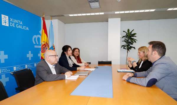 A conselleira de Vivenda e Planificación de Infraestruturas mantén unha reunión de traballo coa alcaldesa de Salceda de Caselas