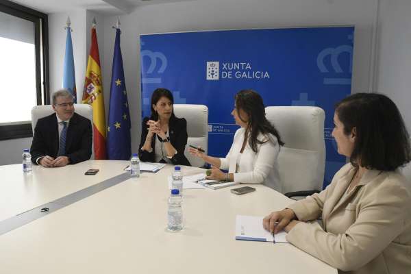 A conselleira María M. Allegue mantén un encontro de traballo coa alcaldesa de lobios
