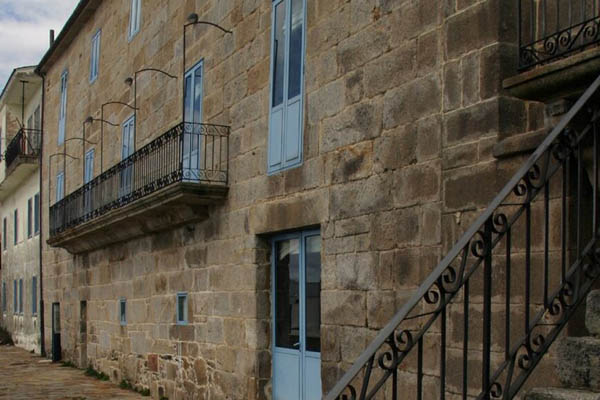 Medio Ambiente propone al ayuntamiento de A Gudiña acudir al fondo de cooperación para rehabilitar viviendas en el municipio