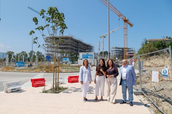 Allegue destaca en Vigo a última licitación de obras das máis de 900 vivendas de promoción pública en Navia