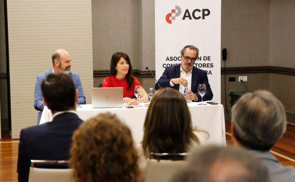 Martínez Allegue aborda con la Asociación de Constructores de Pontevedra actuaciones en materia de vivienda e infraestructuras