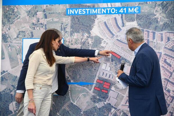 María M. Allegue reforza en Ames a aposta da Xunta pola vivenda pública coa sinatura de cesión de parcelas para 218 novos fogares