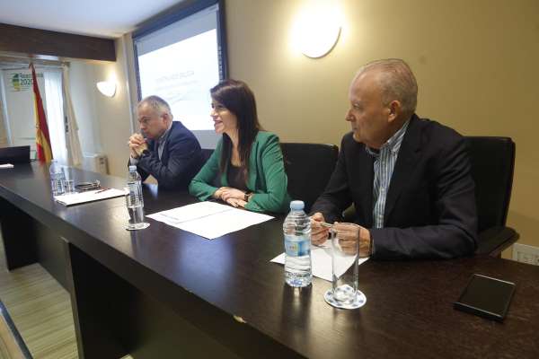 A conselleira María M. Allegue anima aos construtores de Lugo a sumarse ao reto de duplicar o parque público de vivenda de Galicia