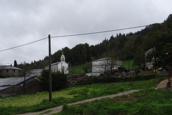 A Xunta destina 300.000 euros para medidas de aforro enerxético en 45 vivendas de promoción pública va vila lucense de Becerreá