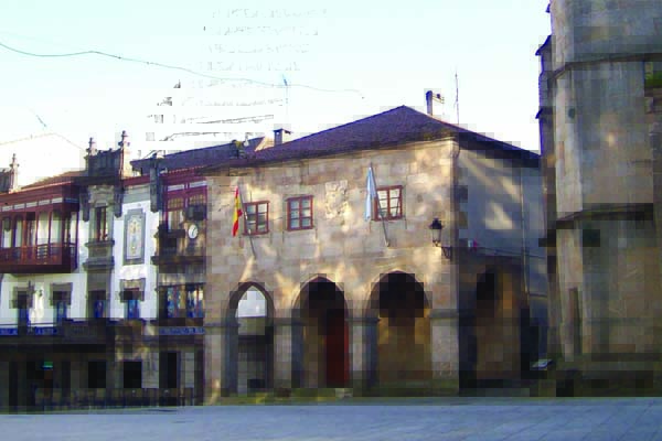 Derrúbase un edificio no casco histórico de Betanzos