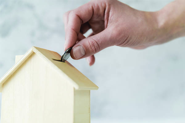 Máis da metade de compravendas realízanse a partir de axencias inmobiliarias, segundo UCI