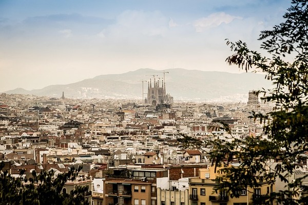 Cataluña impulsa unha lei para limitar a compra de vivendas por grandes propietarios en zonas tensionadas