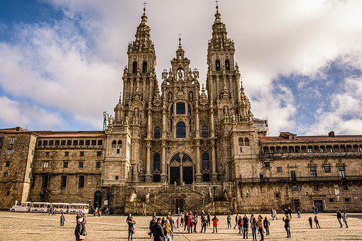 A oferta de pisos para estudantes redúcese en Santiago de Compostela debido o aumento dos pisos turísticos