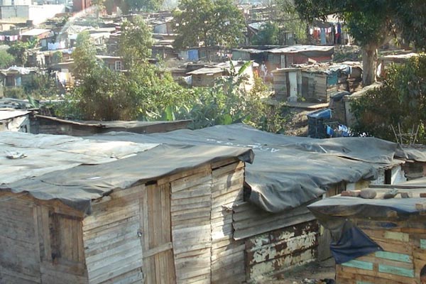 Medio Ambiente y Ayuntamiento de Laxe estudiarán posibles vías de financiación para rehabilitar tres antiguas viviendas de maestros