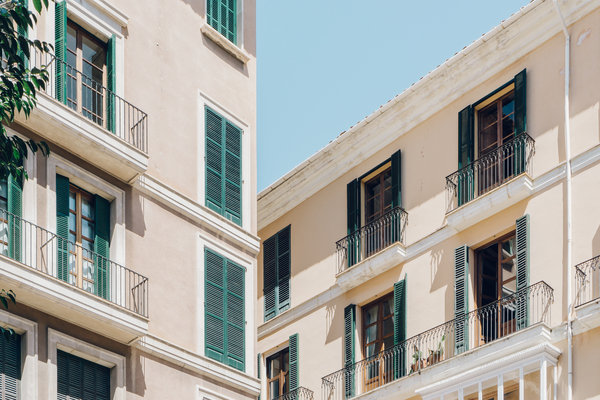Andalucía amplía os avais para a primeira vivenda e eleva a 200.000 euros os límites fiscais