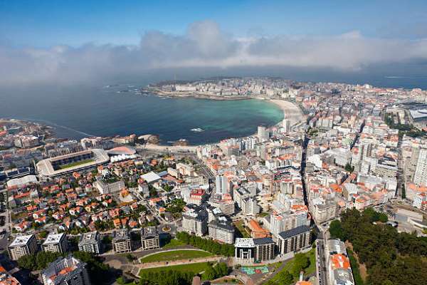 A Coruña é a cidade galega onde máis aumentan as prazas de pisos turísticos, segundo Exceltur