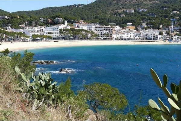Os franceses lideran a compra de vivendas de luxo na Costa Brava
