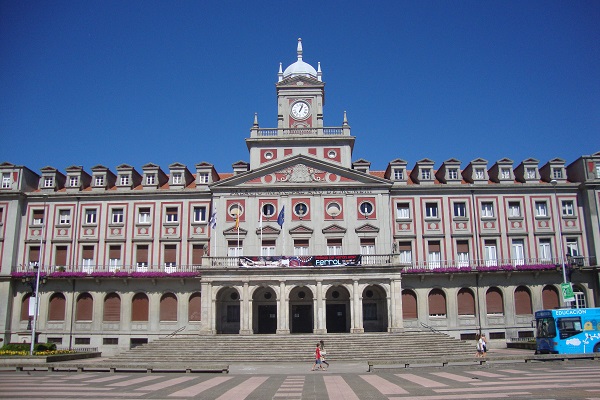 Propietarios de inmobles en Ferrol ofertan a Infraestructuras a venda de 29 vivendas en Ferrol Vello