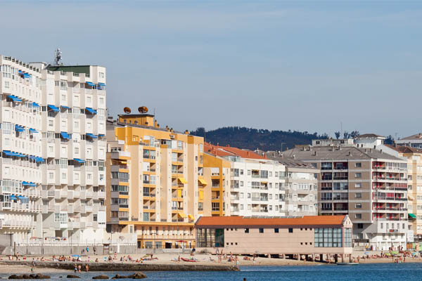 As vivendas en propiedade en Galicia baixan do 80%