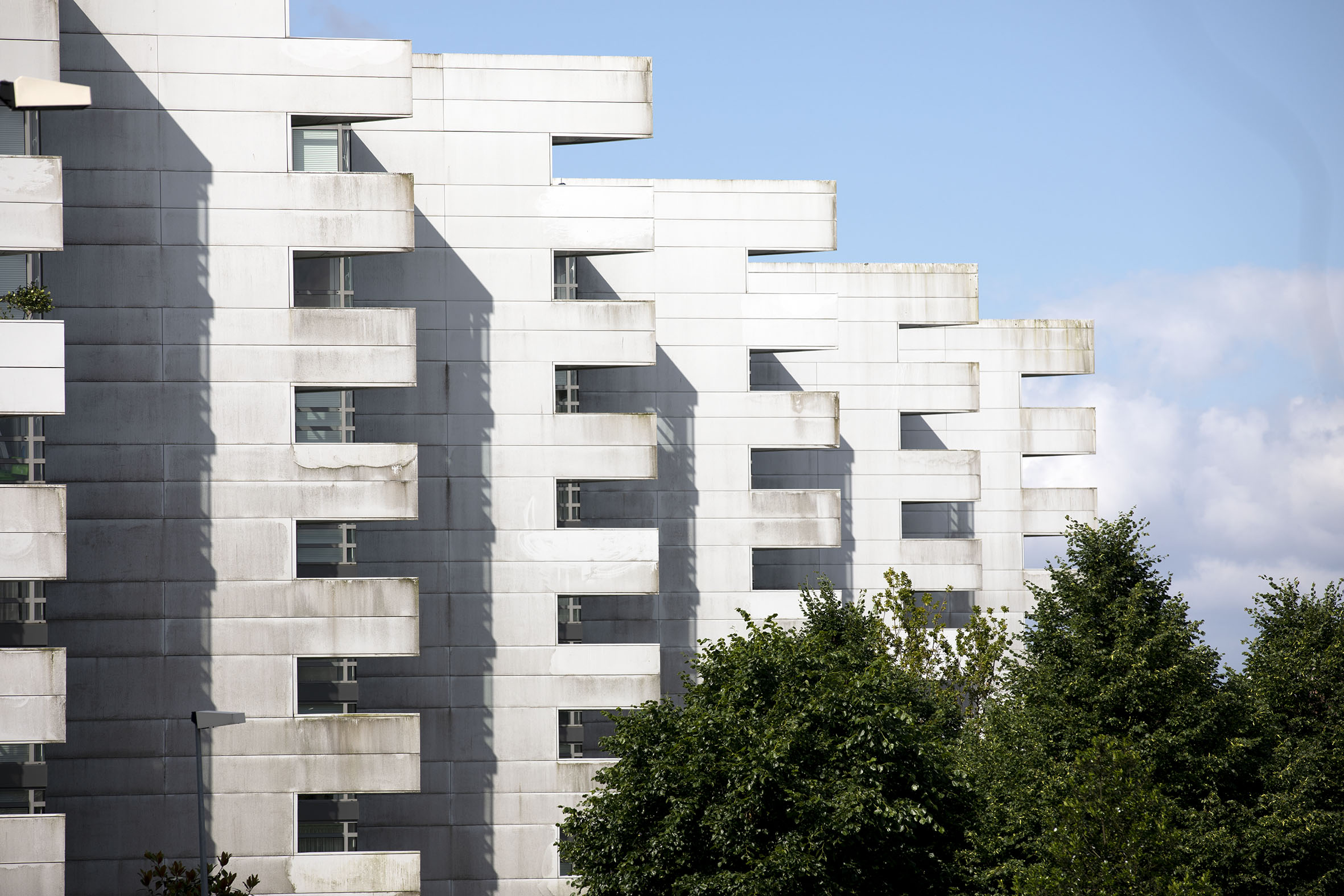 O Presidente da Xunta, Alfonso Rueda, anuncia o programa "Vivendas Vivas" que contará  con incentivos para os propietarios que aluguen os seus inmobles a prezos accesibles