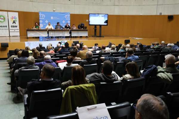 Colectivos veciñais de todo o Estado debaten na sede da Xunta en Lugo sobre vivenda e transportes
