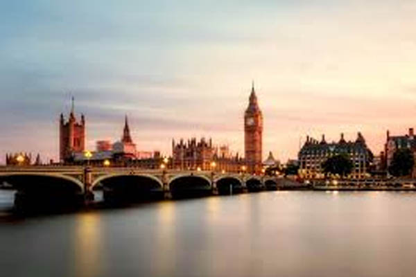 O prezo da vivenda en Londres segue baixando mentres se mantén no conxunto do país 