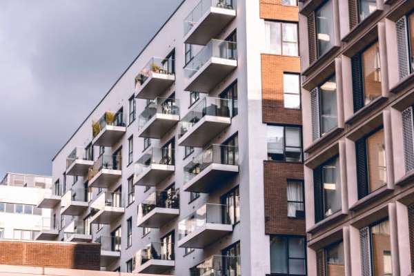 A construción de vivendas alcanzables en Londres esborrállase case un 90%, segundo expertos de Financial Times