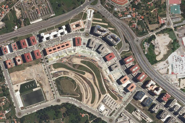 A Xunta interésase polo estado do edificio de Navia que sufriu este domingo un incendio no garaxe e ponse á disposición dos seus veciños