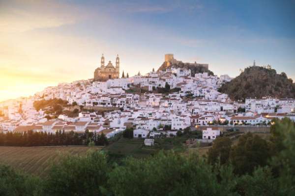 A Xunta de Andalucía anuncia incentivos fiscais na compra de vivendas para evitar o despoboamento rural