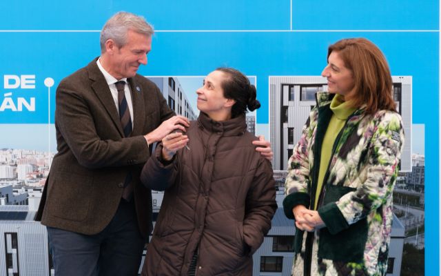 O presidente da Xunta entrega as 40 primeiras vivendas de promoción pública no barrio coruñés de Xuxán