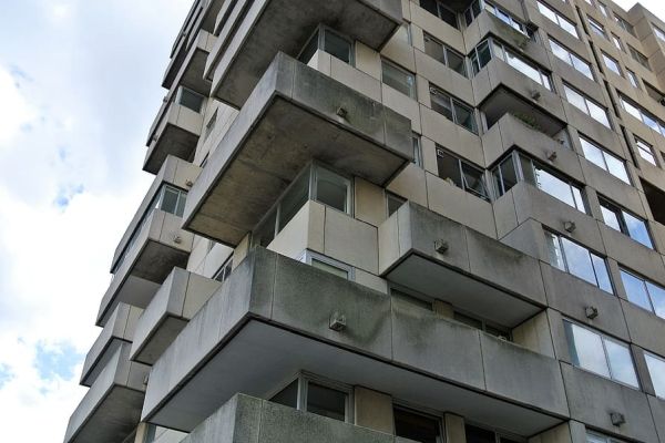 En 2024 reduciranse as compravendas de vivendas e retardarase o incremento dos seus prezos segundo CaixaBank