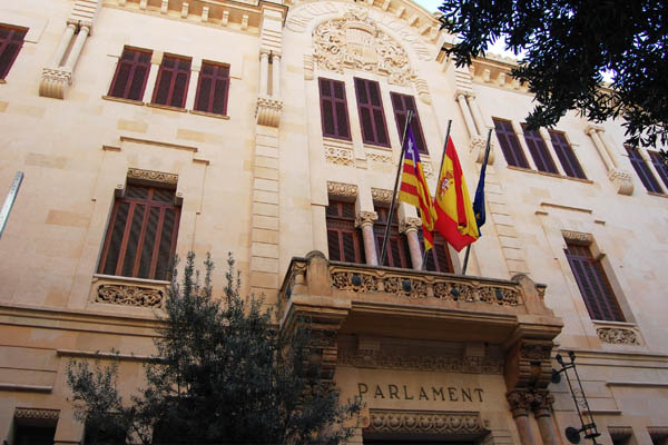 As vivendas españolas próximas aos parlamentos autonómicos presentan prezos máis elevados