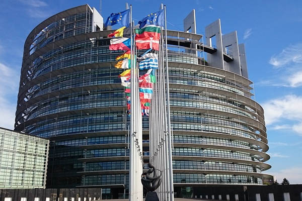 Europa alerta sobre os riscos de política de visados por compras de vivendas de luxo