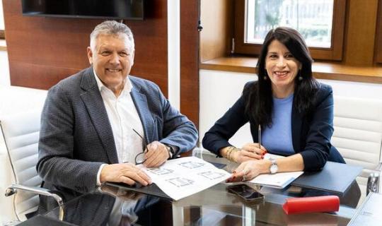 A Xunta construirá arredor de 40 vivendas públicas para menores de 36 anos no concello de Sanxenxo, tras acordar a cesión da parcela da rúa das Cunchas