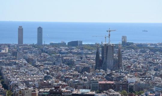 Barcelona lidera o esforzo económico para acceder ao alugueiro, cun 41% dos ingresos familiares, segundo Idealista