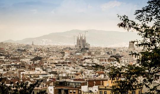 Cataluña impulsa unha lei para limitar a compra de vivendas por grandes propietarios en zonas tensionadas