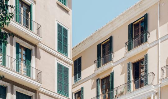 Andalucía amplía os avais para a primeira vivenda e eleva a 200.000 euros os límites fiscais