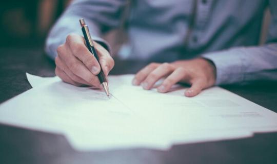 O borrador do decreto de vivenda contempla incentivos fiscais, límites aos alugueiros e máis protección para os inquilinos