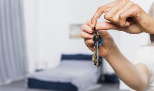 A oferta de cuartos compartidos medra un 80% nos últimos tres anos, segundo Idealista