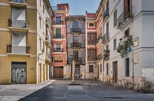 A alcaldesa de Valencia anuncia unha suspensión cautelar das licenzas para apartamentos de uso turístico