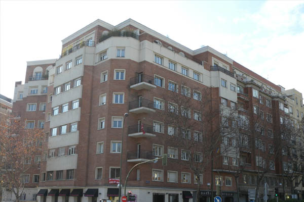 O  orzamento medio de compra dunha vivenda en España é de 166.000 euros mentres que prezo medio de venda é de 241.145 euros, un 69% máis