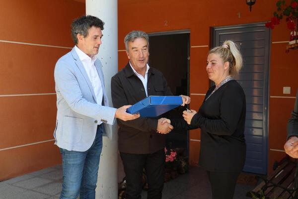 A Xunta entrega dúas vivendas de promoción pública no concello da Pastoriza