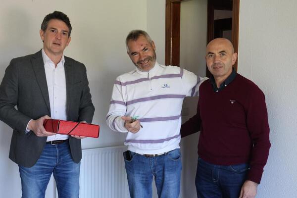 La Xunta entrega en régimen de alquiler una vivienda de promoción pública en el municipio de Begonte